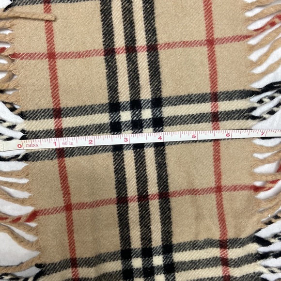 Burberry Happy scarf, double fringe and cashmere, British elegance and luxury - Picture 5 of 12